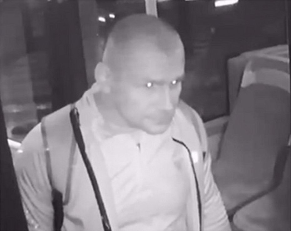 Atak w autobusie: grozi kierowcy i zniszczy szyb